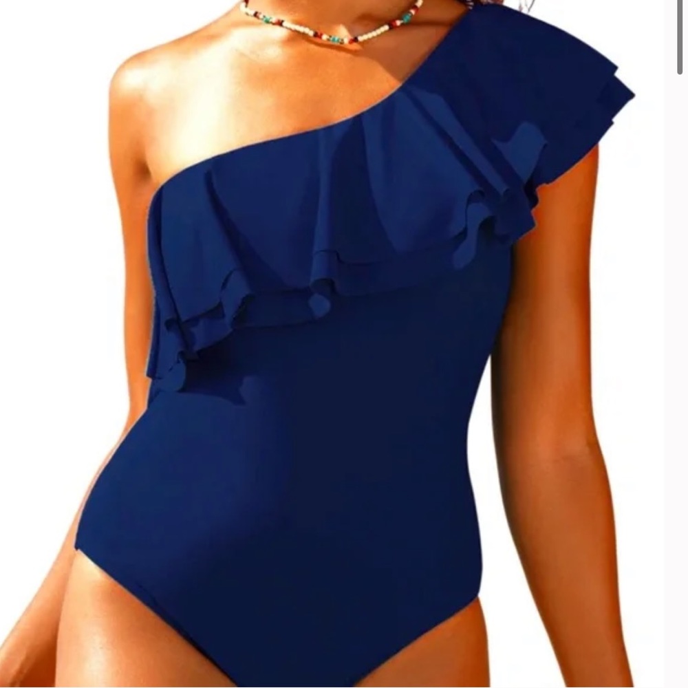 Like new! Hilor one shoulder Swimsuit